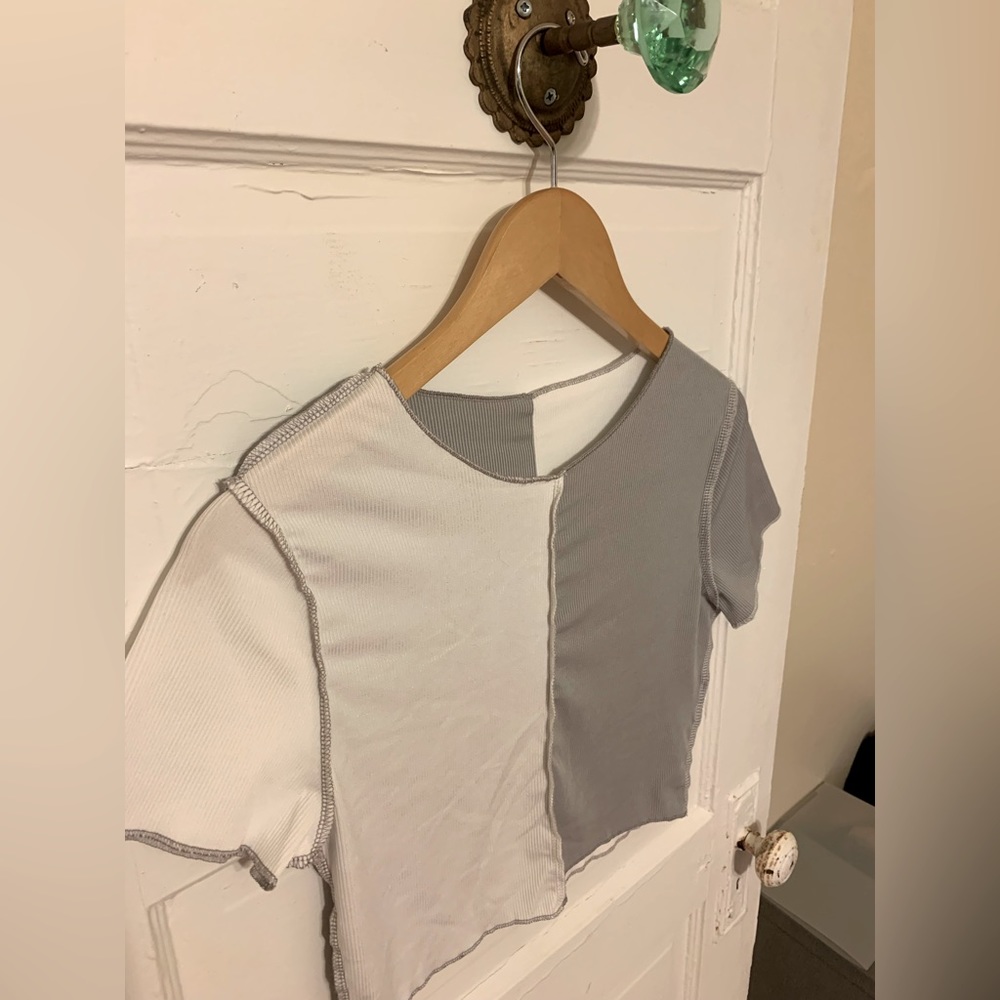 Color Block Crop Top - Picture 2 of 3